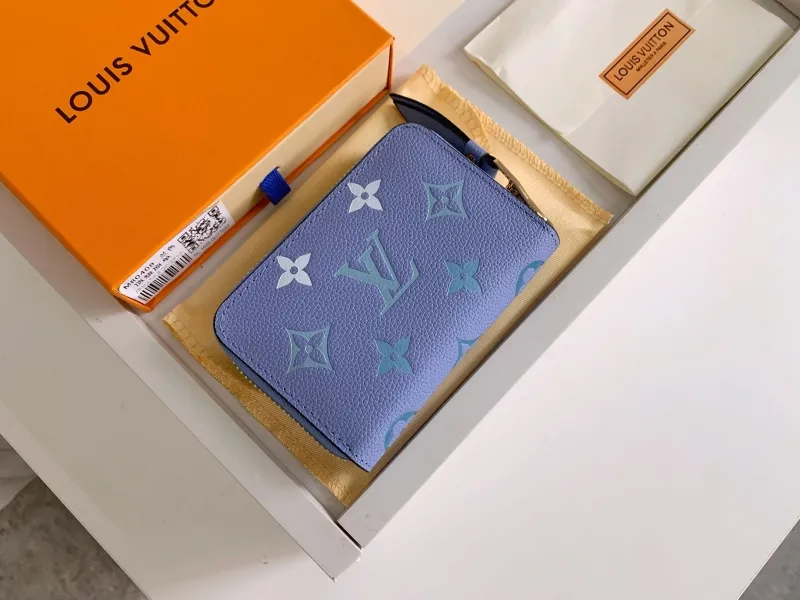 Alternative view of LV Wallets-886