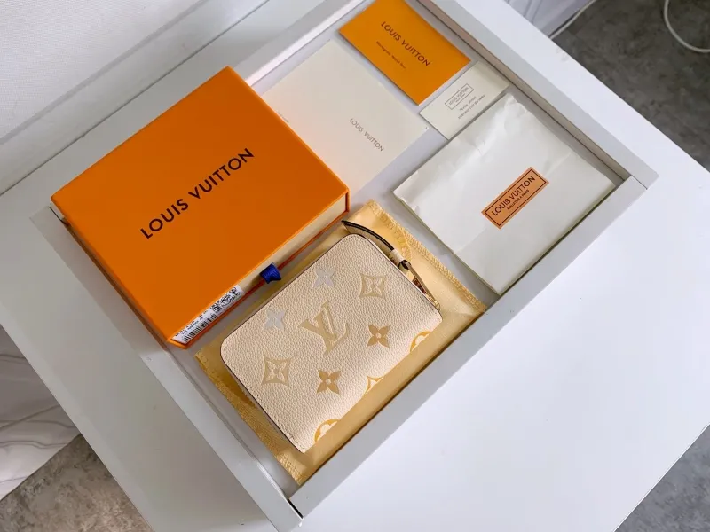 LV Wallets-887