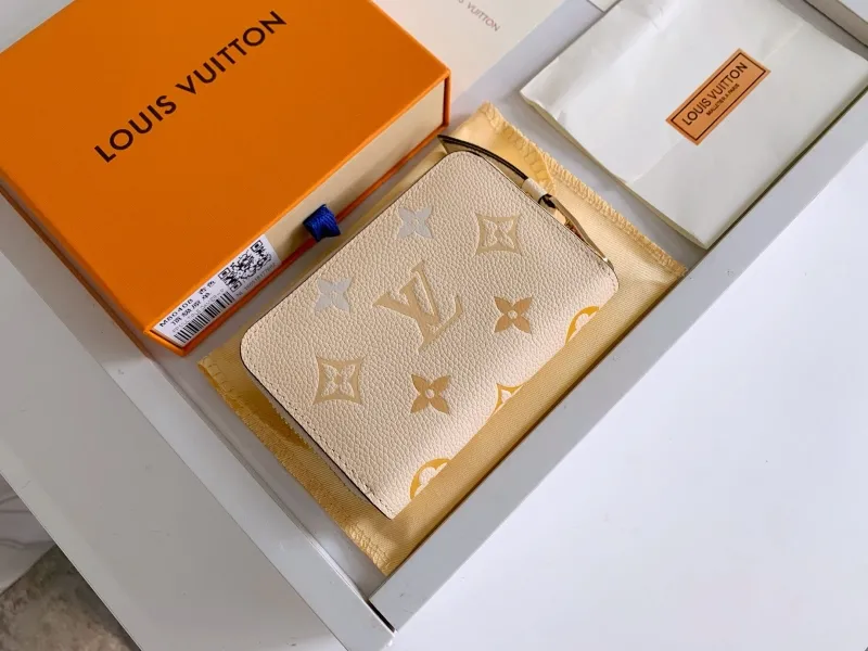 Alternative view of LV Wallets-887
