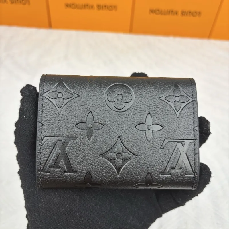 Alternative view of LV Wallets-893