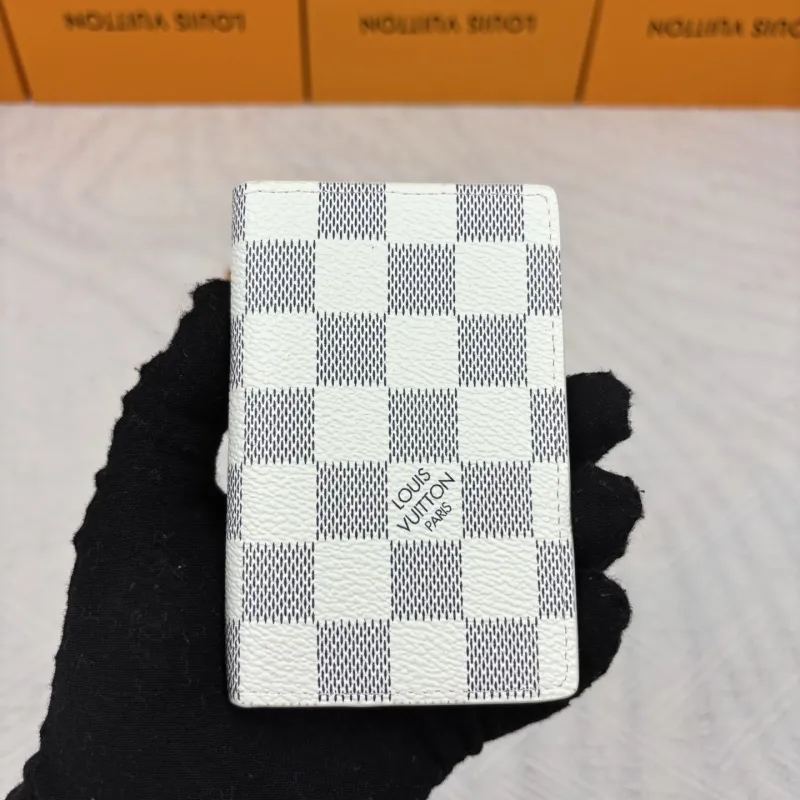 LV Wallets-905
