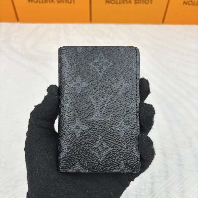LV Wallets-906