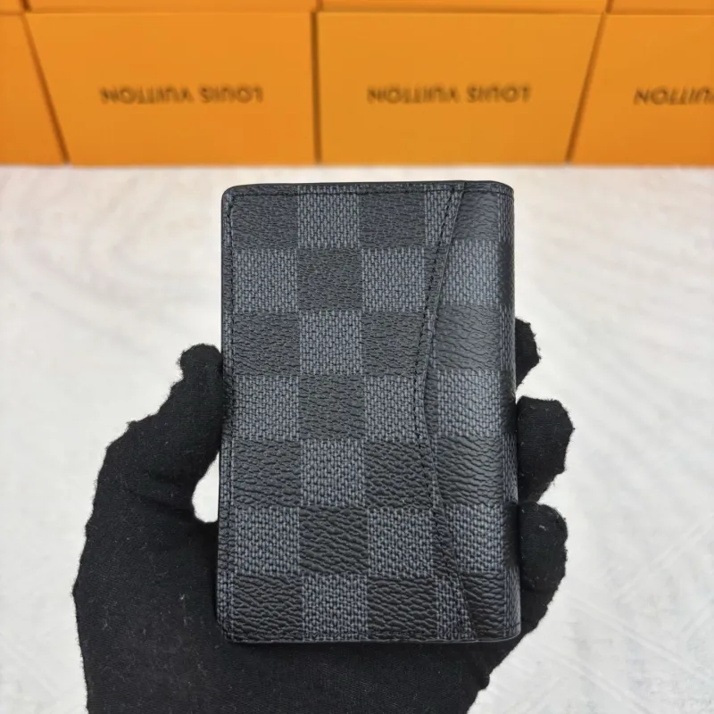 Alternative view of LV Wallets-907