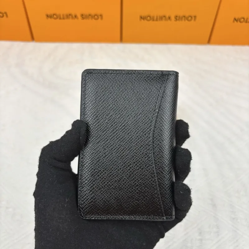 Alternative view of LV Wallets-908