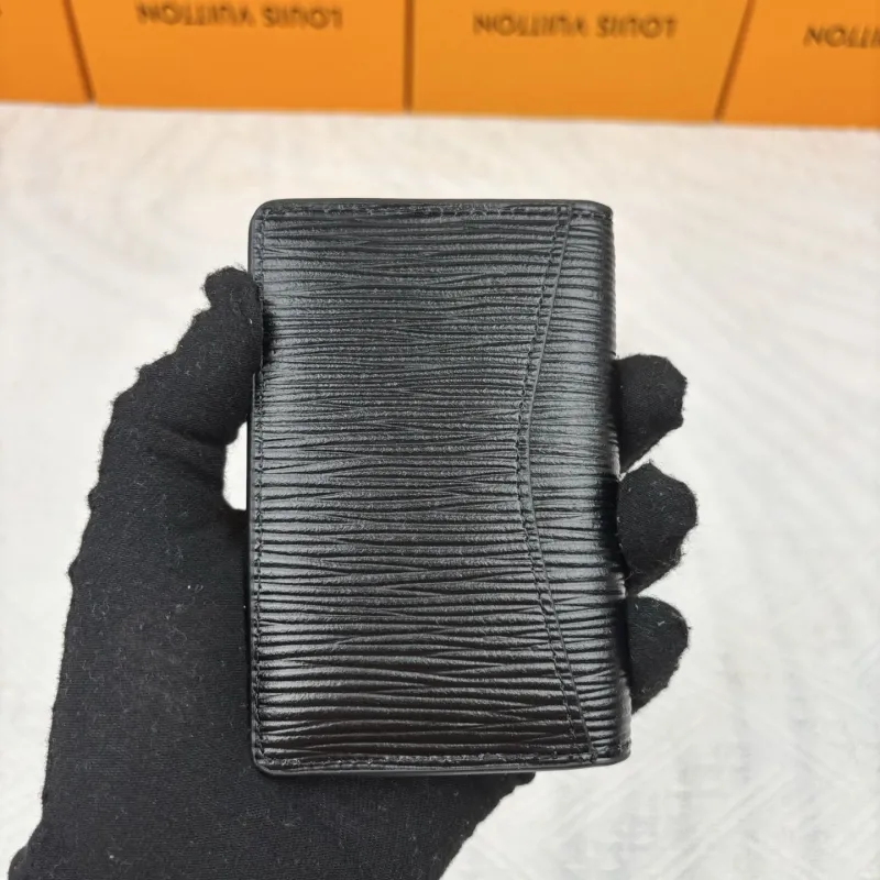 Alternative view of LV Wallets-909