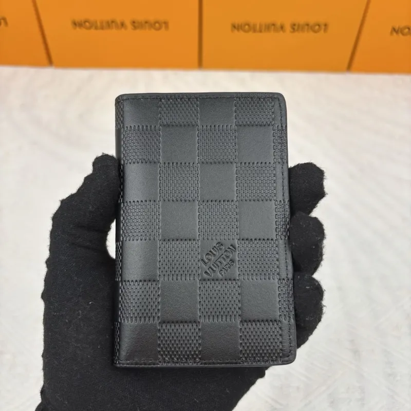 LV Wallets-910