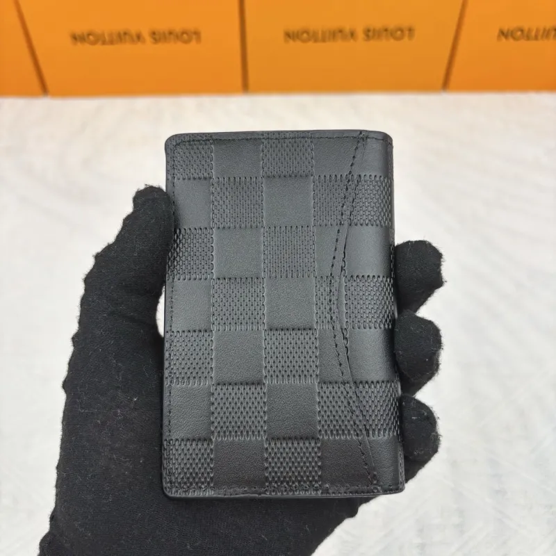 Alternative view of LV Wallets-910