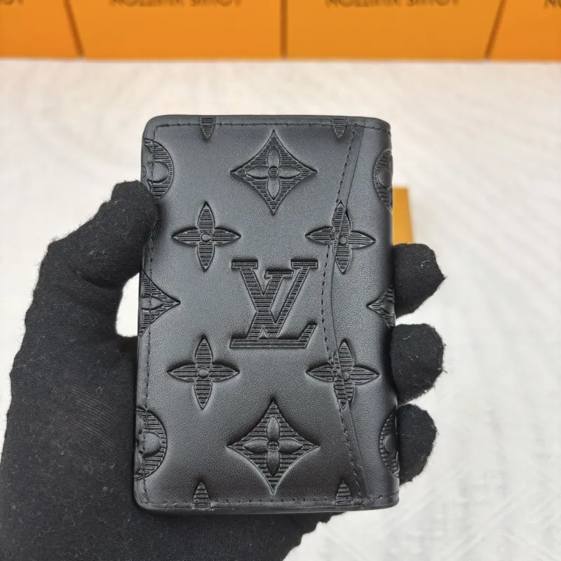 Alternative view of LV Wallets-912
