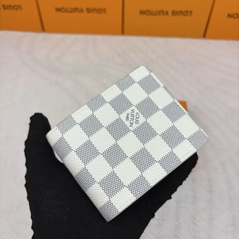 LV Wallets-913 - Image 3