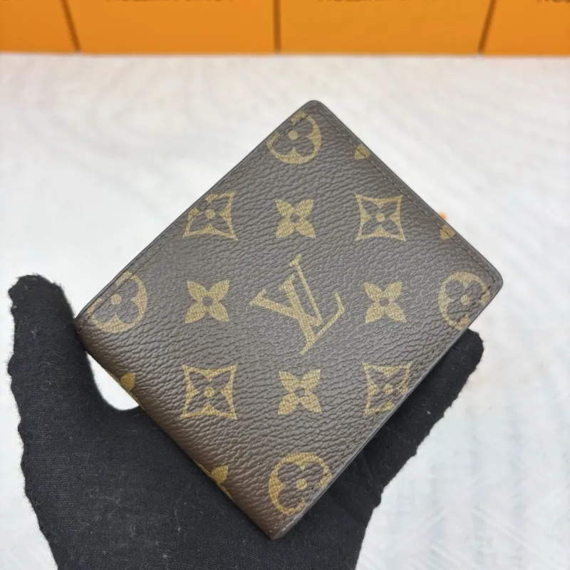 LV Wallets-915 - Image 3