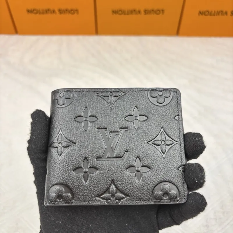 LV Wallets-916