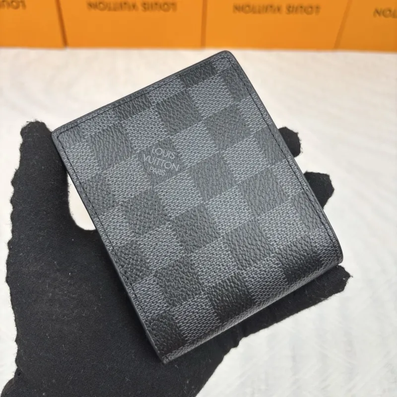 LV Wallets-917 - Image 4