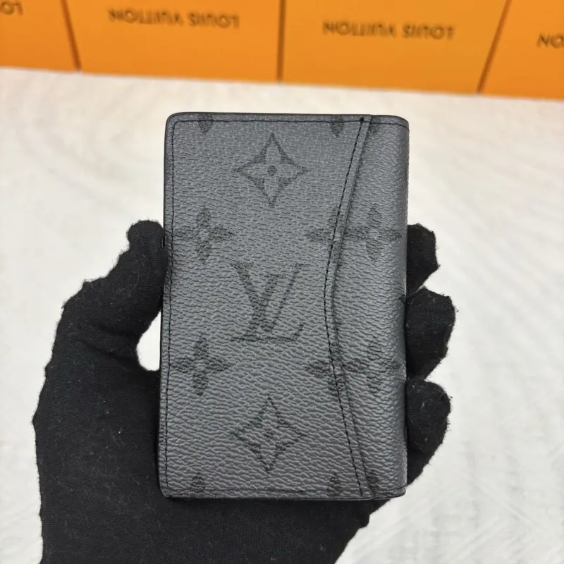 Alternative view of LV Wallets-918