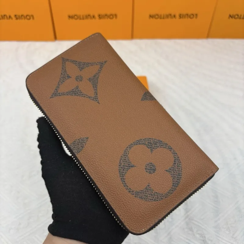 LV Wallets-919 - Image 4