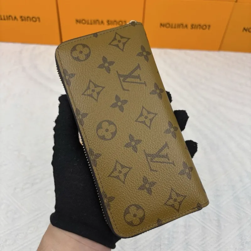 LV Wallets-921 - Image 4