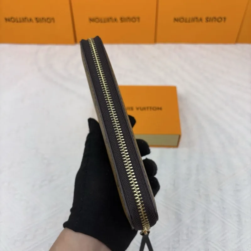 LV Wallets-921 - Image 5
