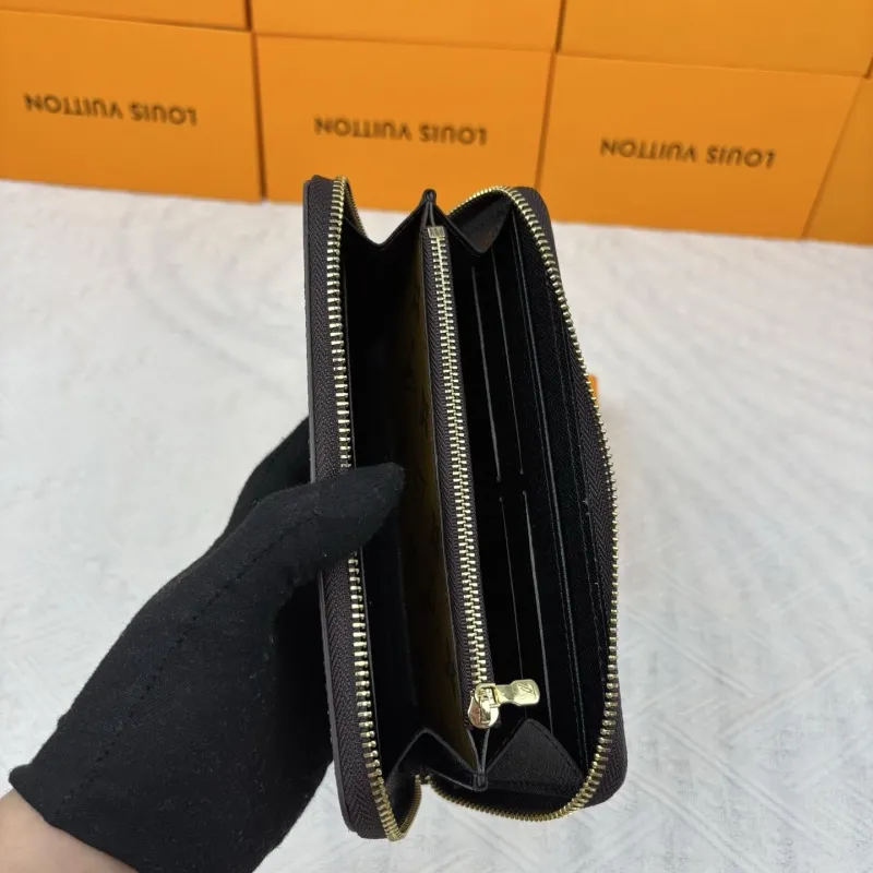LV Wallets-921 - Image 7