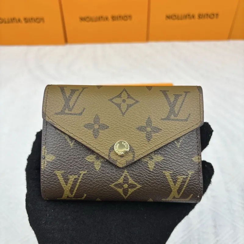 LV Wallets-923