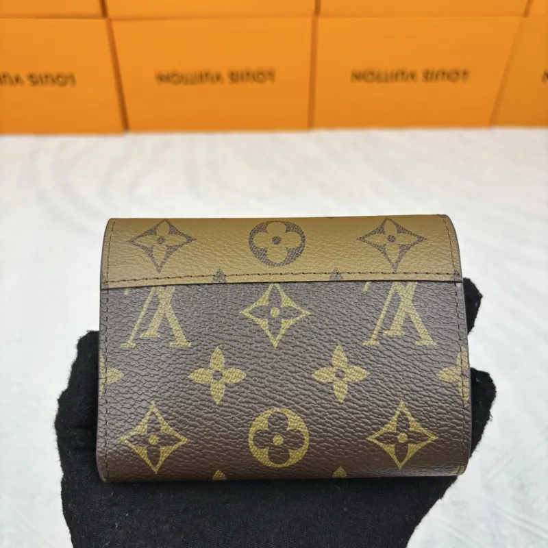 Alternative view of LV Wallets-923