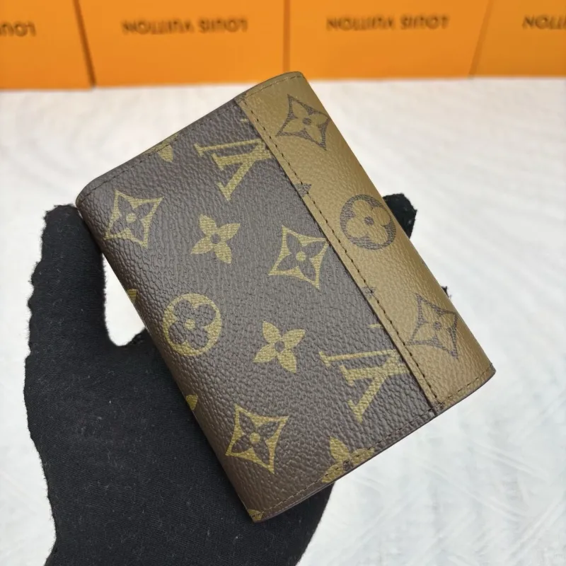 LV Wallets-923 - Image 4