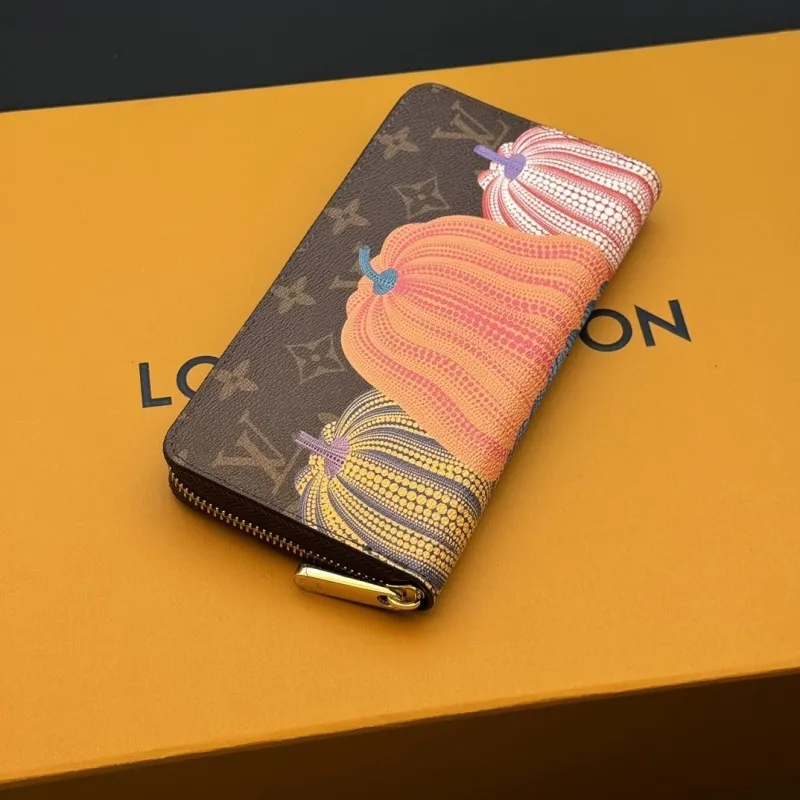 LV Wallets-928