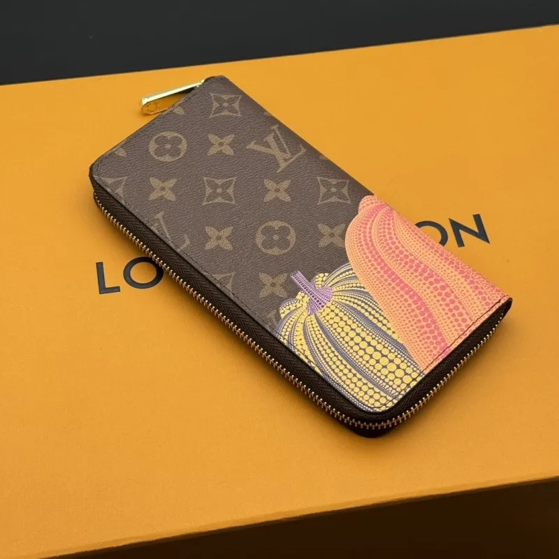 LV Wallets-929