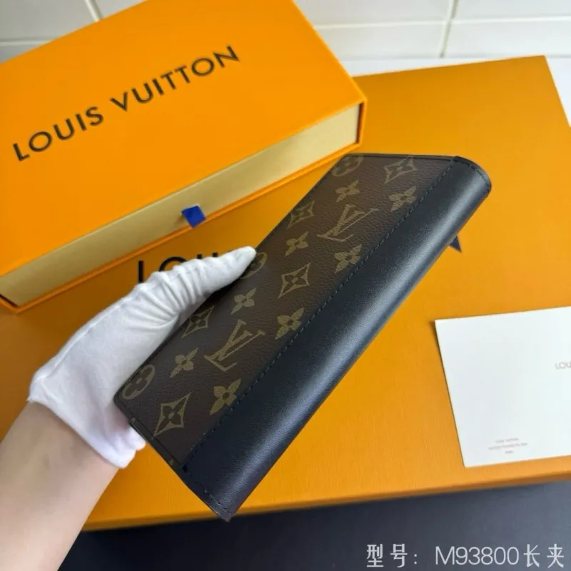 LV Wallets-932 - Image 3