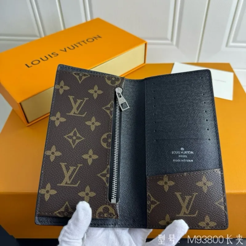 LV Wallets-932 - Image 9