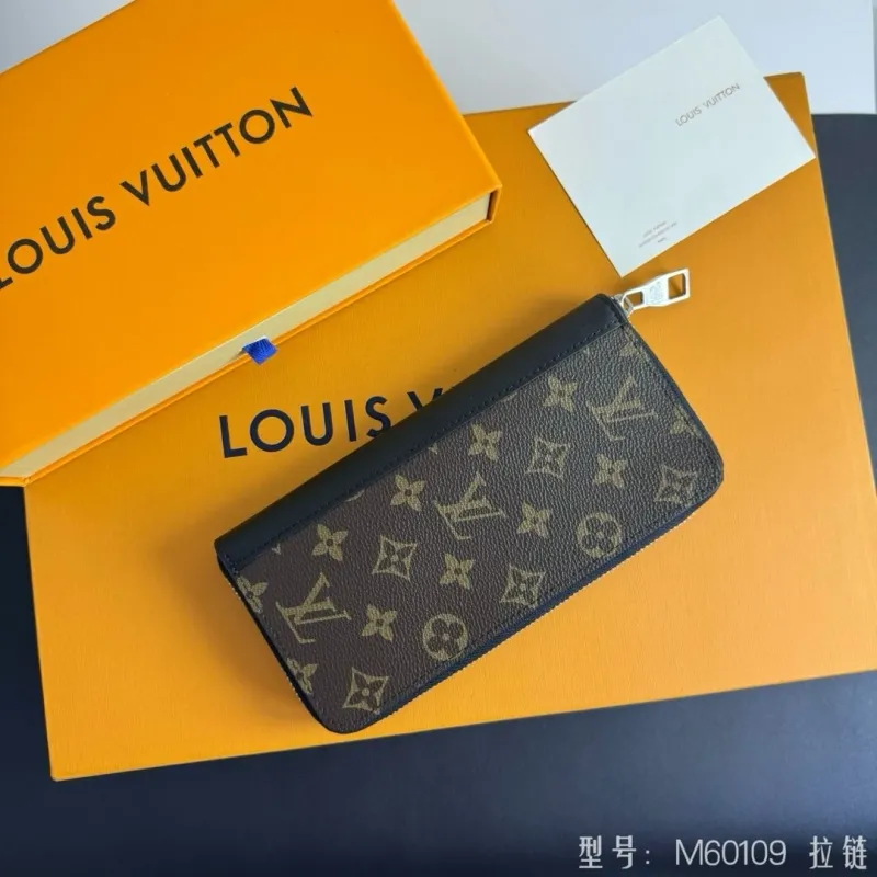 LV Wallets-933