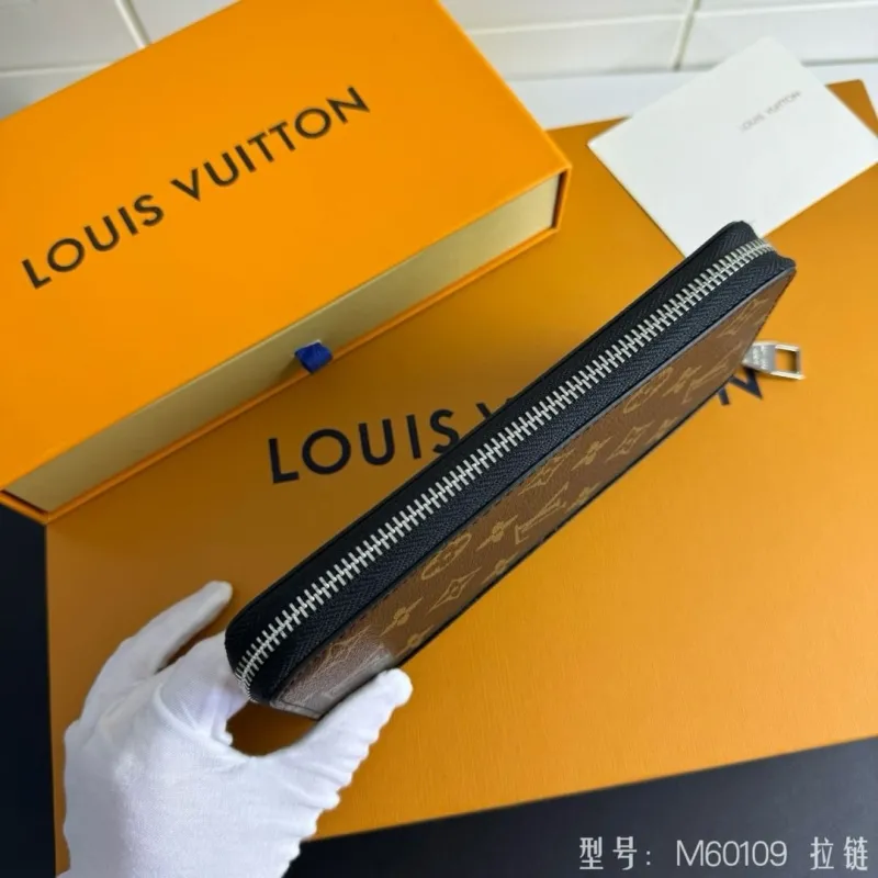 LV Wallets-933 - Image 4