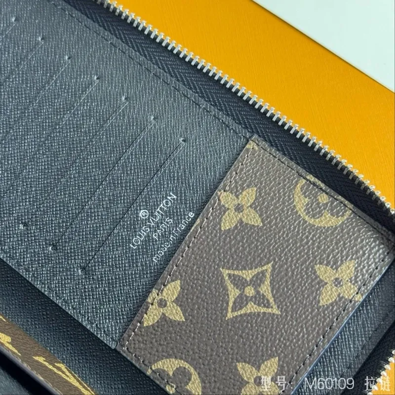 LV Wallets-933 - Image 8