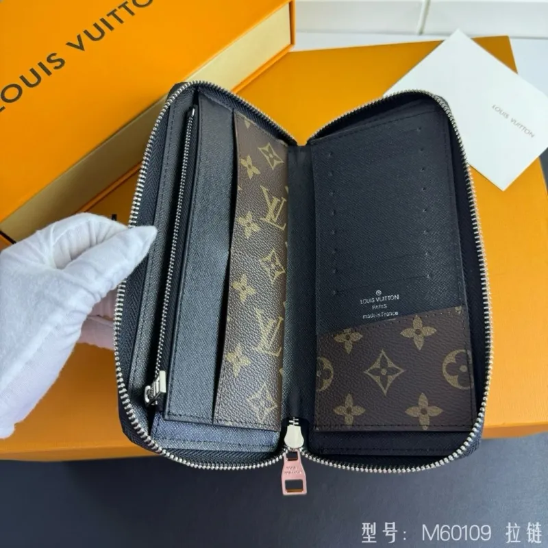 LV Wallets-933 - Image 9