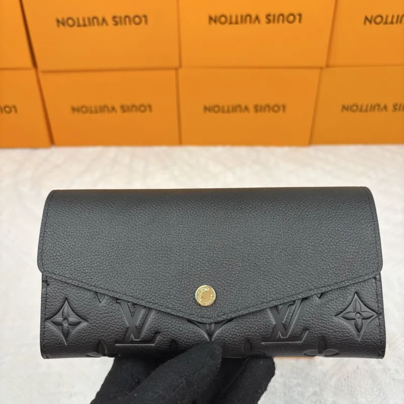 LV Wallets-934