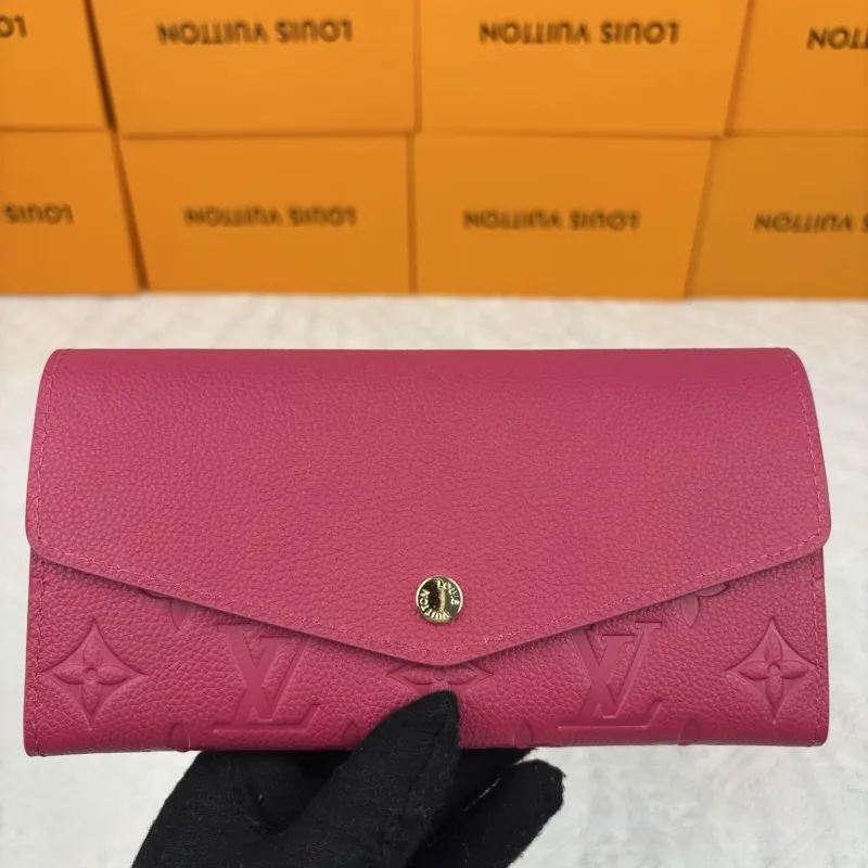 LV Wallets-939