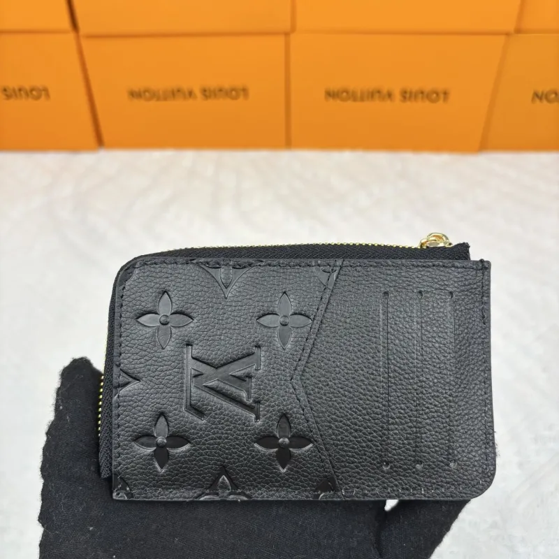 Alternative view of LV Wallets-941