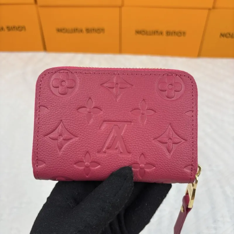 Alternative view of LV Wallets-947