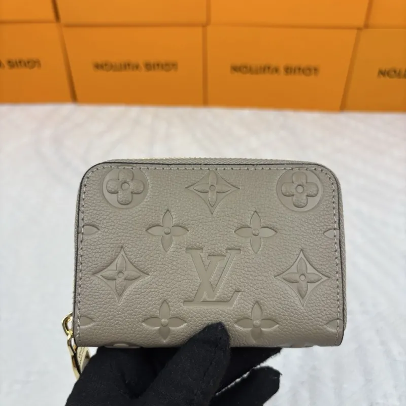 LV Wallets-948