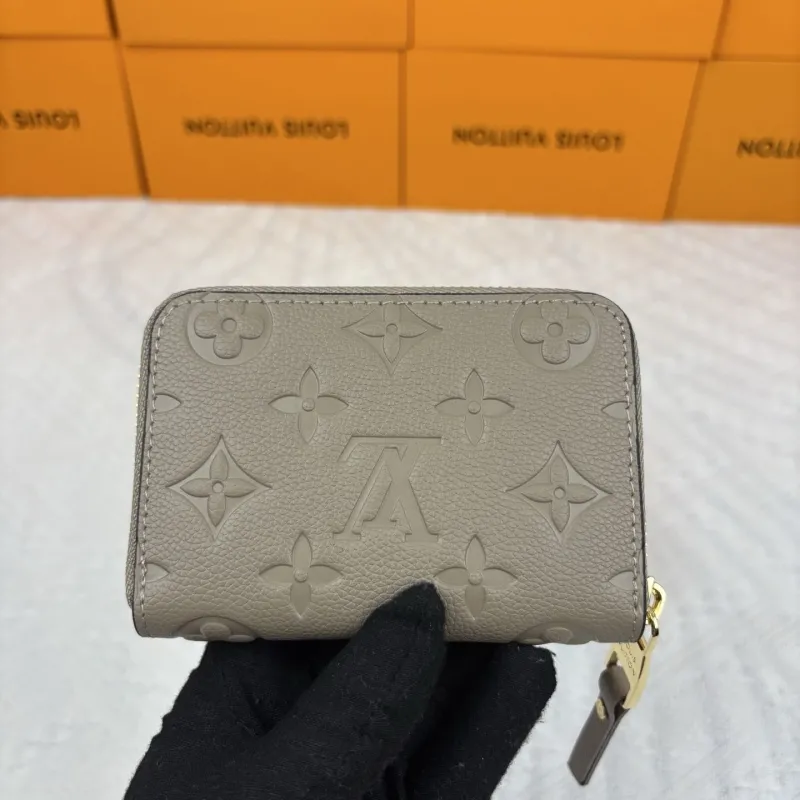 Alternative view of LV Wallets-948