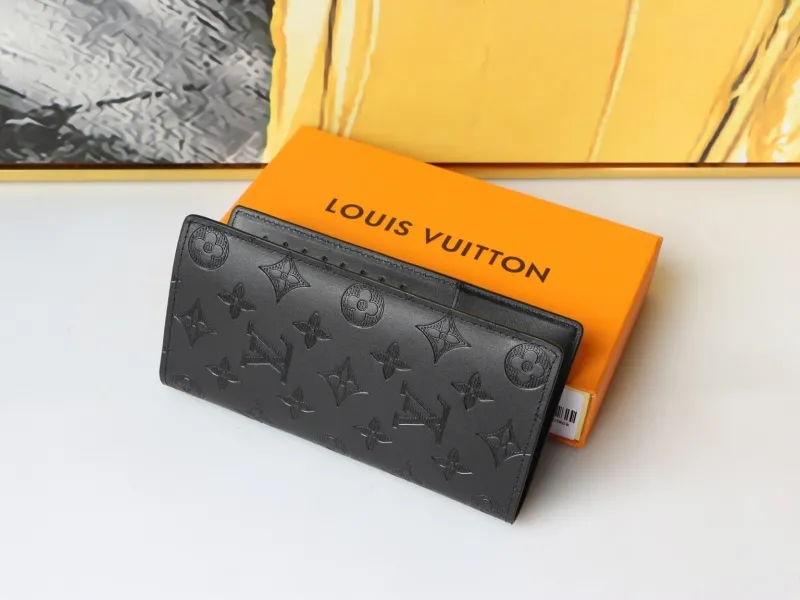 Alternative view of LV Wallets-950