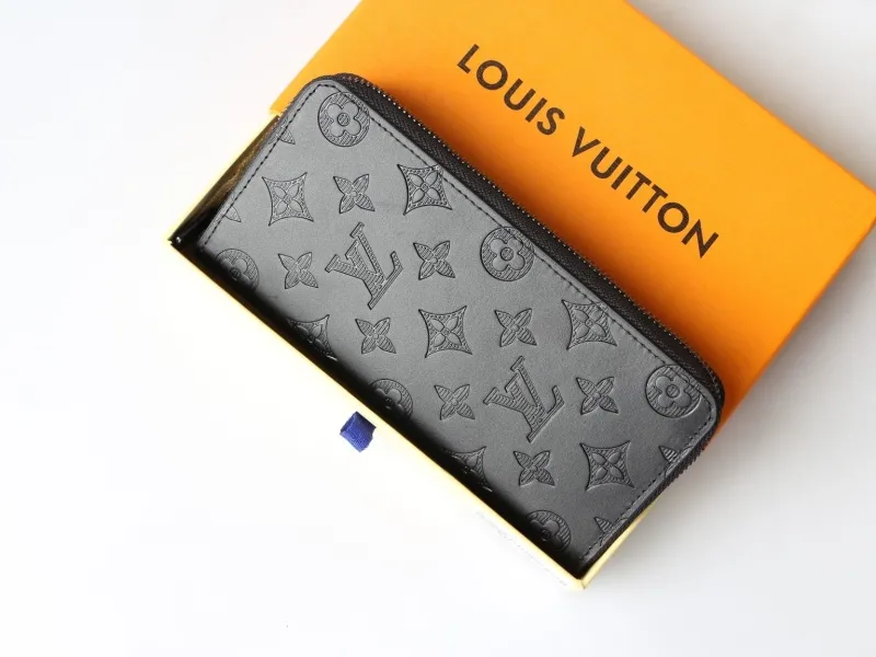 LV Wallets-951 - Image 3