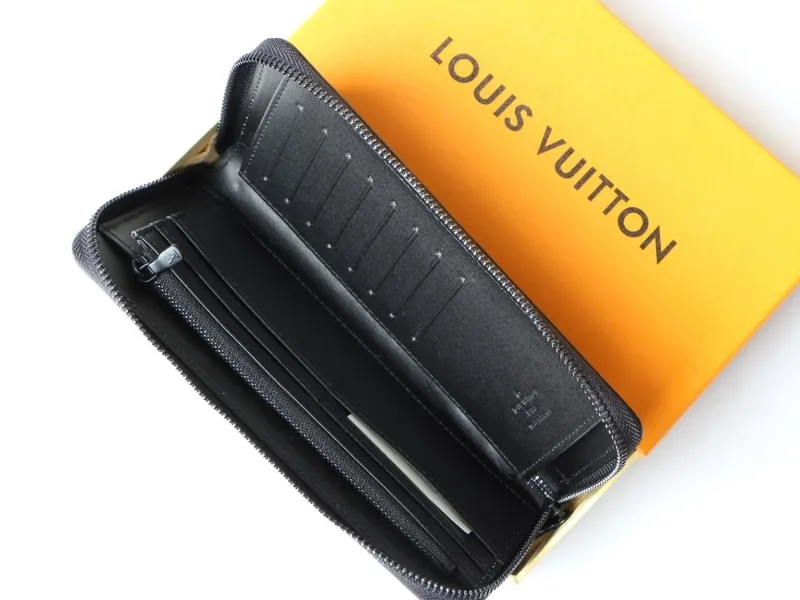LV Wallets-951 - Image 9