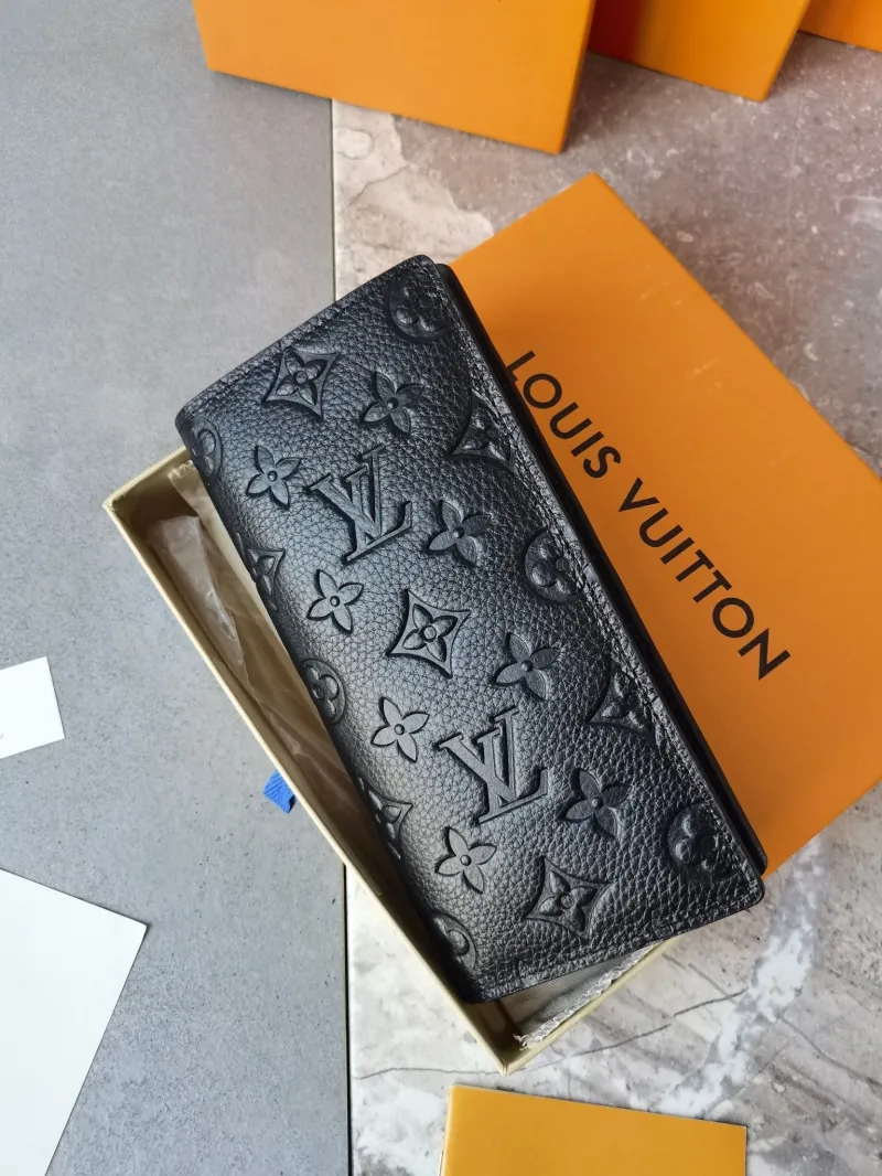 LV Wallets-953
