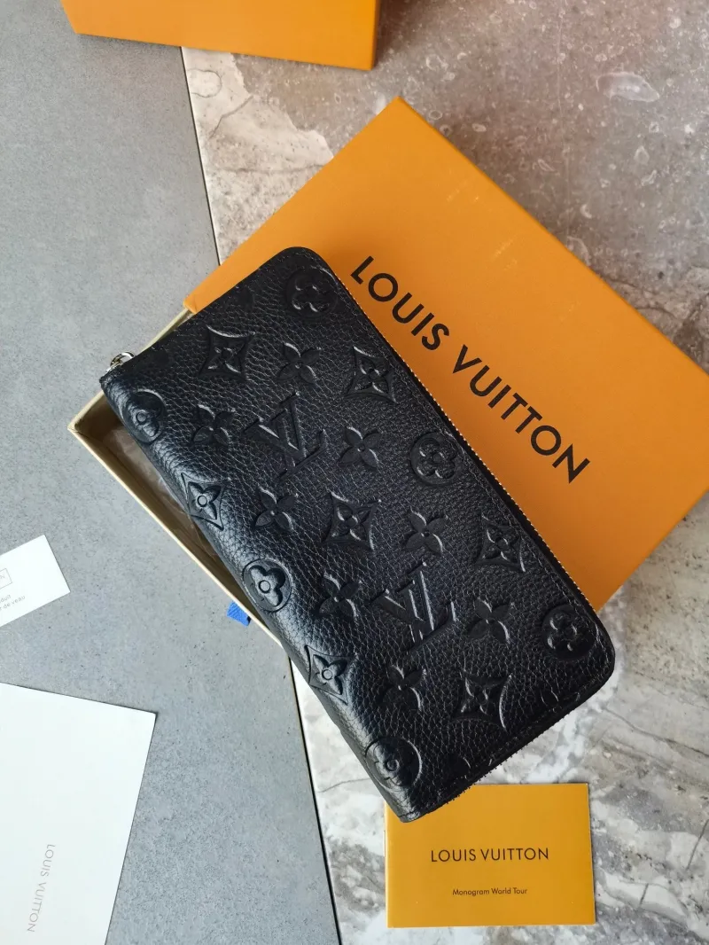 LV Wallets-954