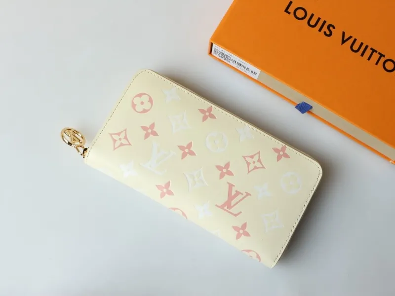 LV Wallets-955 - Image 3