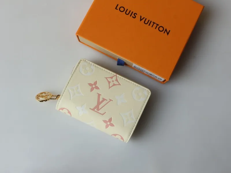 Alternative view of LV Wallets-956