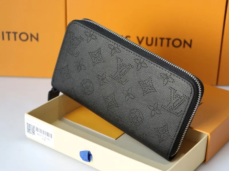 LV Wallets-957
