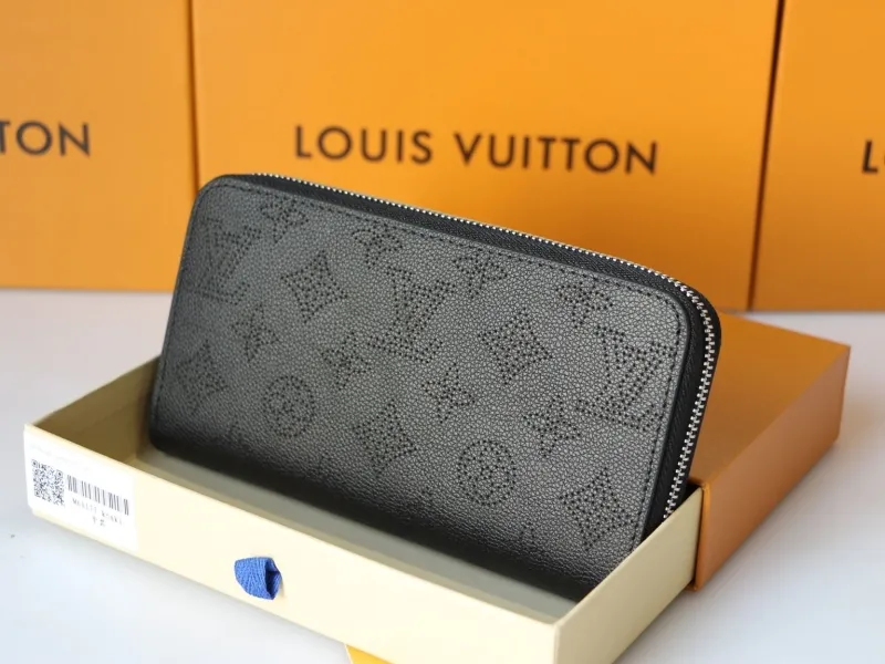 LV Wallets-957 - Image 3