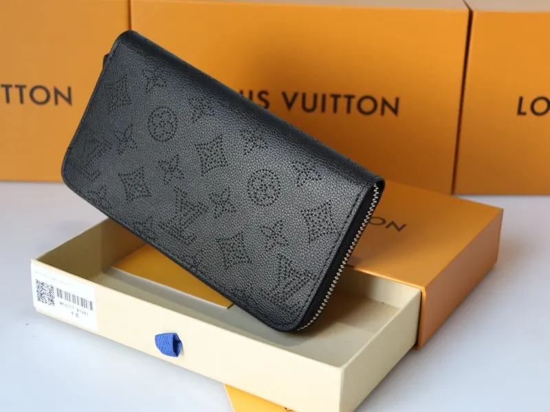 LV Wallets-957 - Image 5