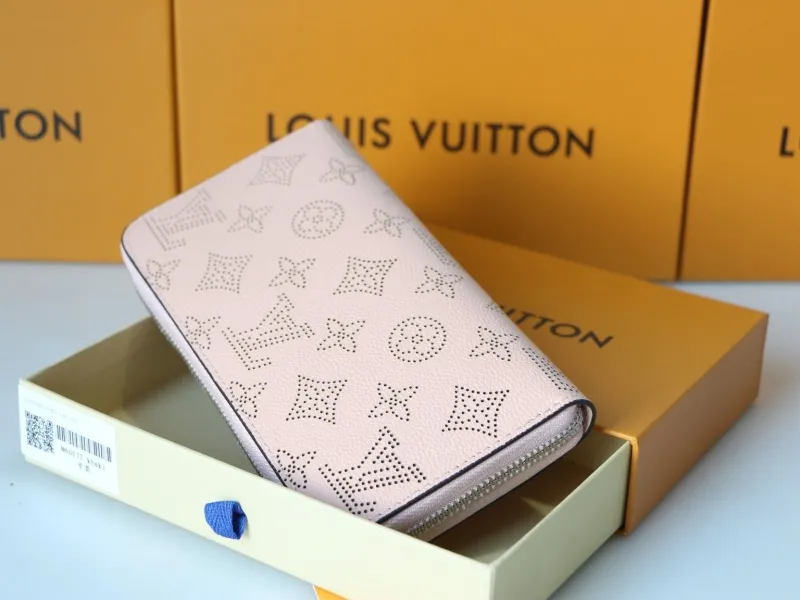 LV Wallets-958 - Image 3