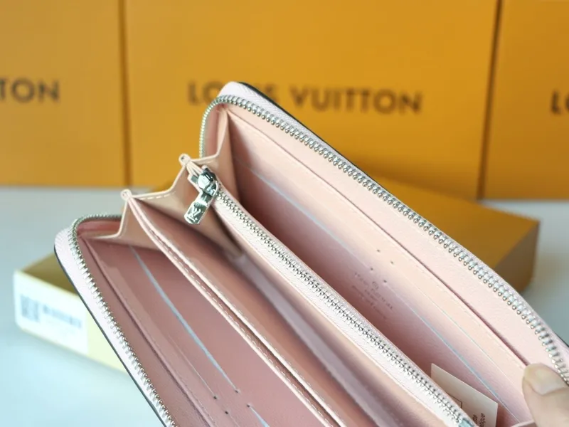 LV Wallets-958 - Image 5
